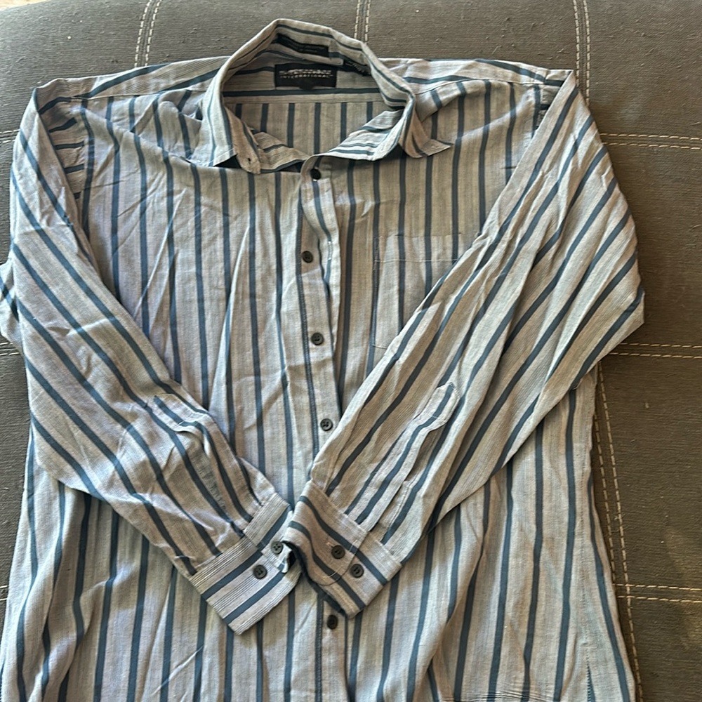 Vintage 80’s Shirt.  Button-up and in good shape.  Size L